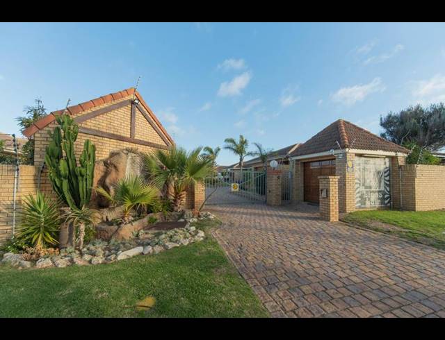 3 BEDROOM TOWNHOUSE FOR SALE IN SUMMERSTRAND
